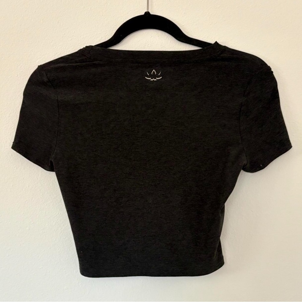 Beyond Yoga Featherweight Under Over Crop Tee - Picture 4 of 7